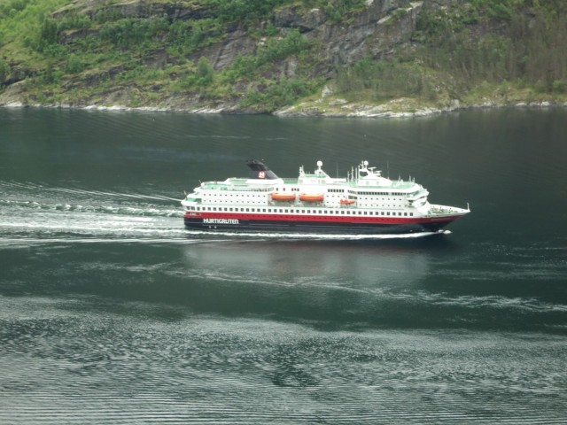 Hurtigruten_2015-06-18_14-06
